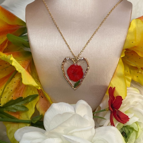 NEW! Red Pressed Flower Gold Edged Heart Pendant Necklace - Picture 4 of 6